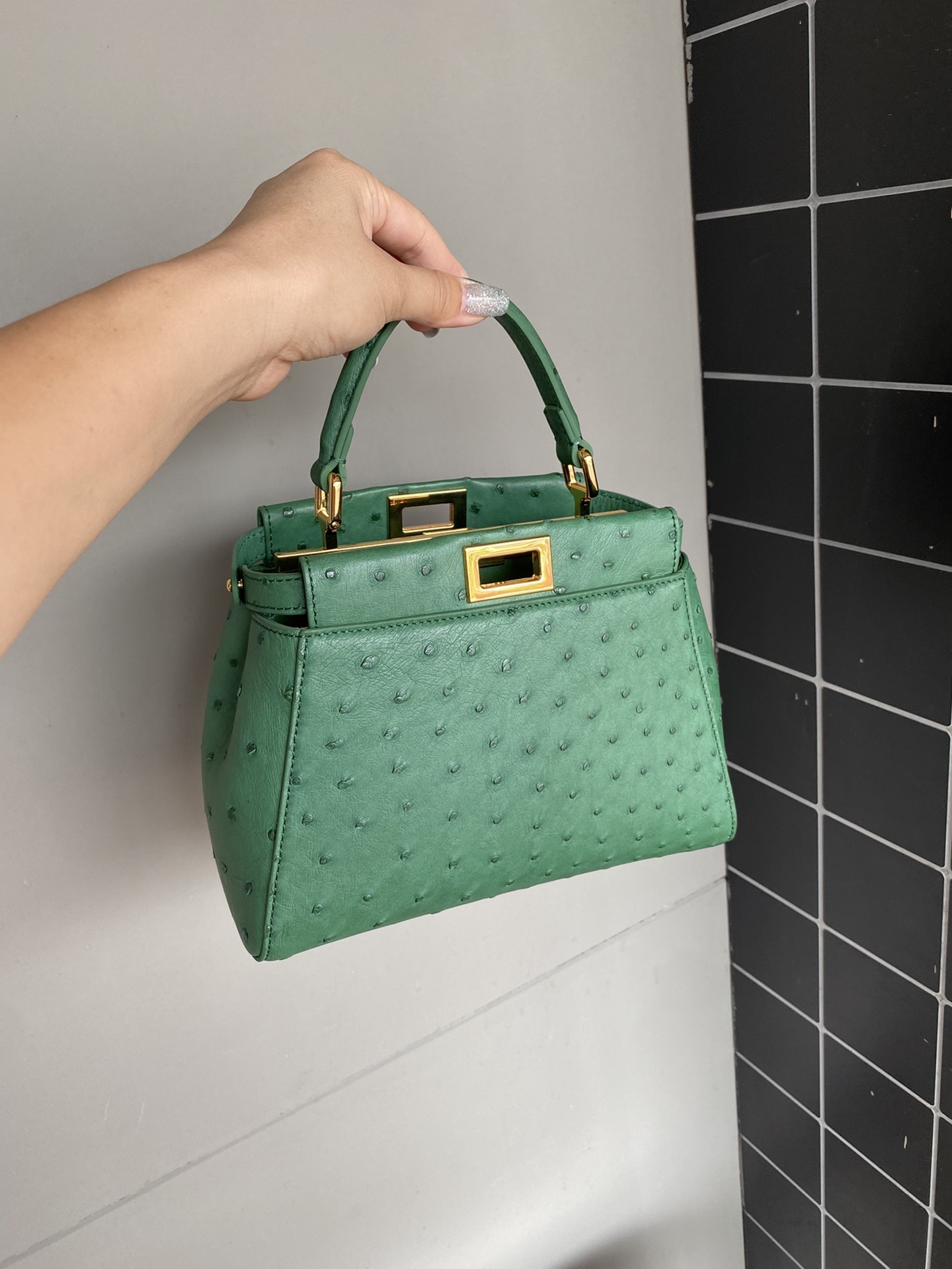 フェンディ「Fendi」Peekaboo Iconic Fit ハンドバッグ