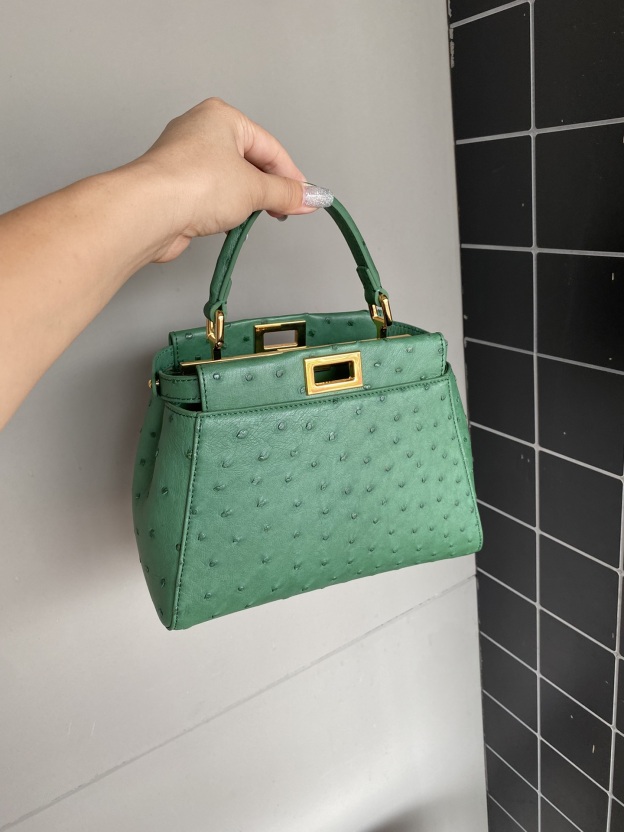 フェンディ「Fendi」Peekaboo Iconic Fit ハンドバッグ