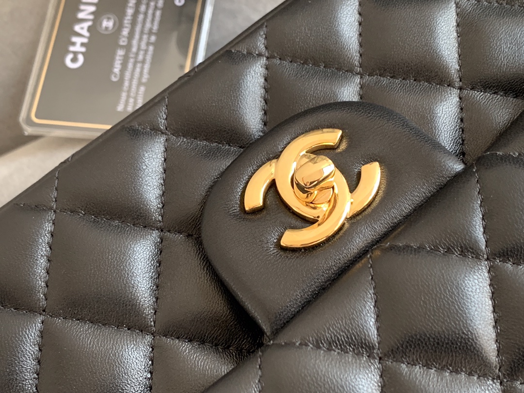 シャネル 11.12 クラシック ハンドバッグ「Flap Bag」