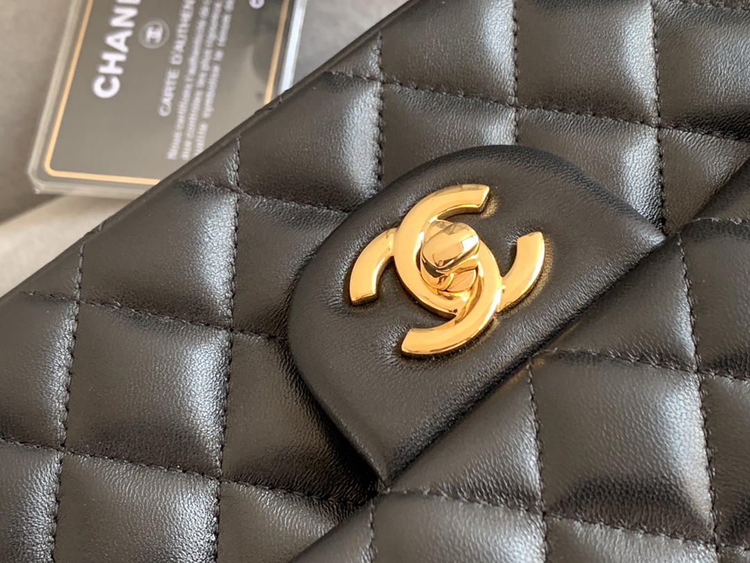 シャネル 11.12 クラシック ハンドバッグ「Flap Bag」