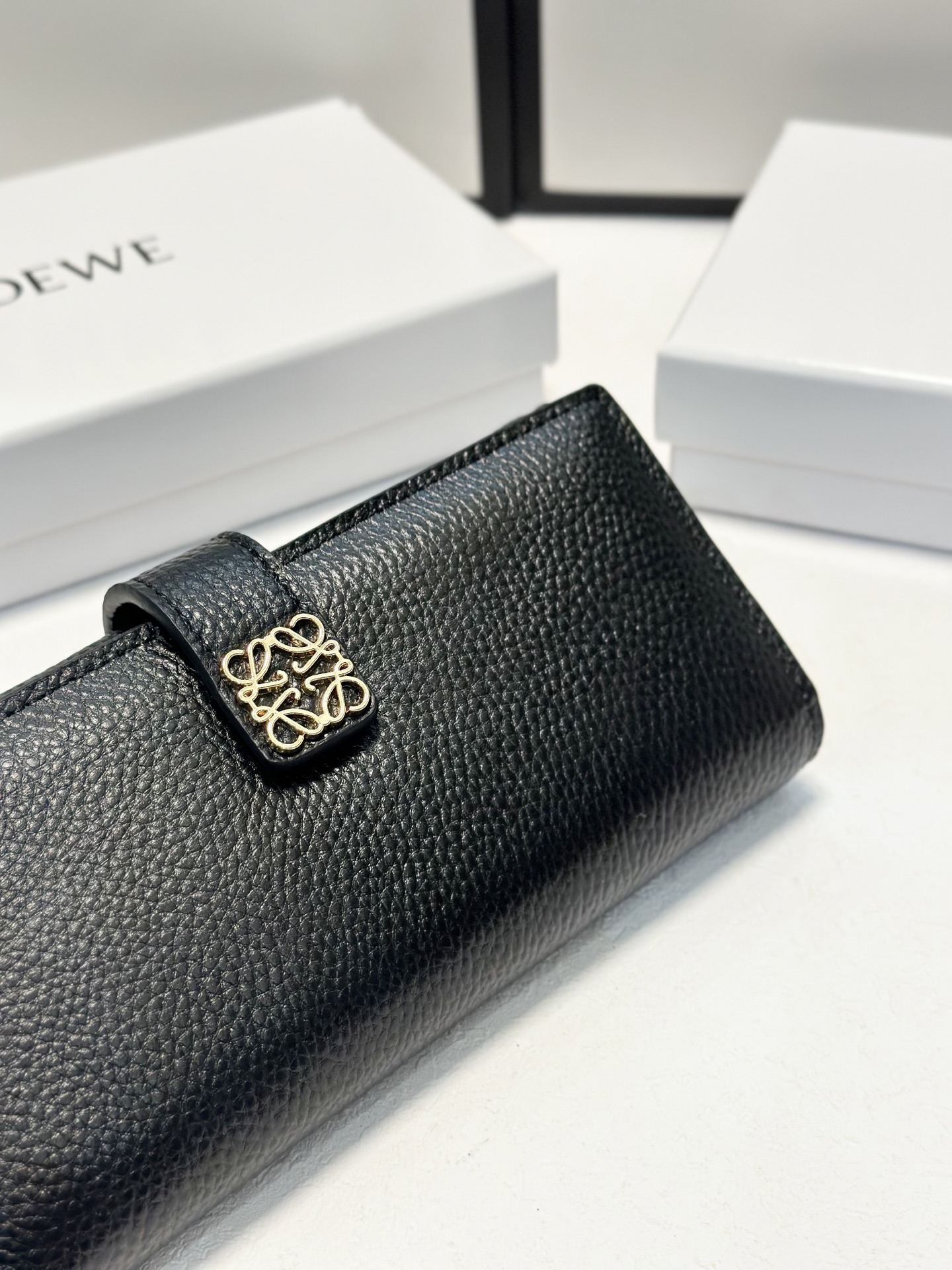 ロエベ「LOEWE」アナグラム コンティネンタル ウォレット（ペブルグレインカーフ）