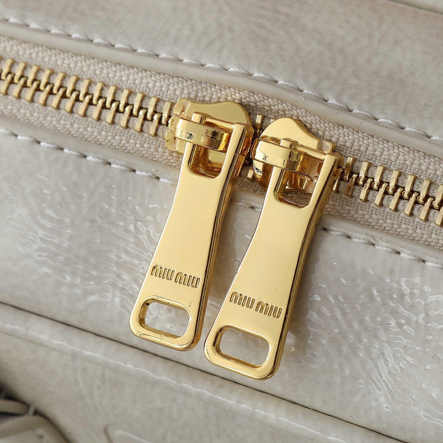 ミュウミュウ アルカディ レザー レギュラーバッグ「Arcadie Bag」