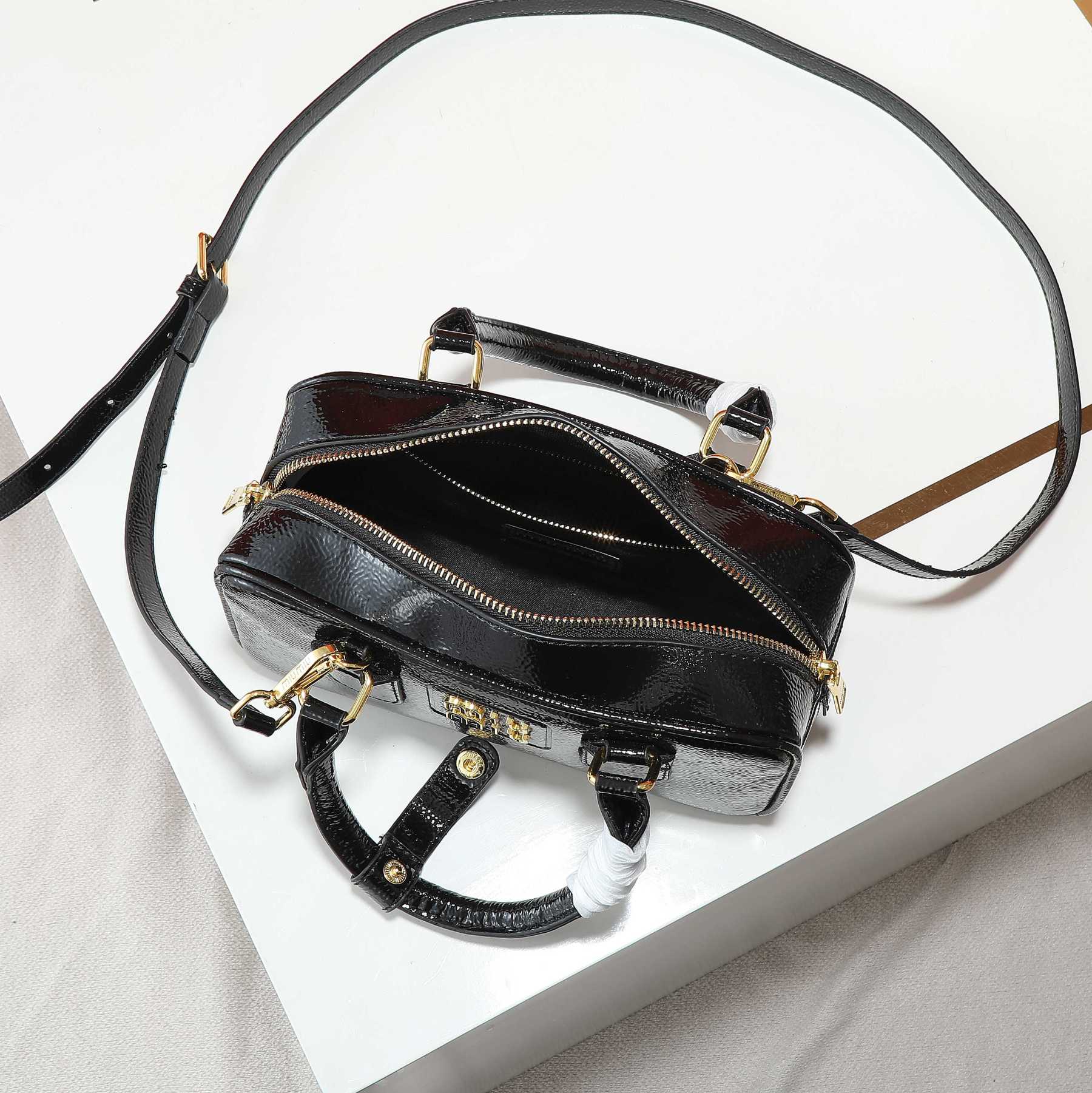 ミュウミュウ アルカディ レザー レギュラーバッグ「Arcadie Bag」