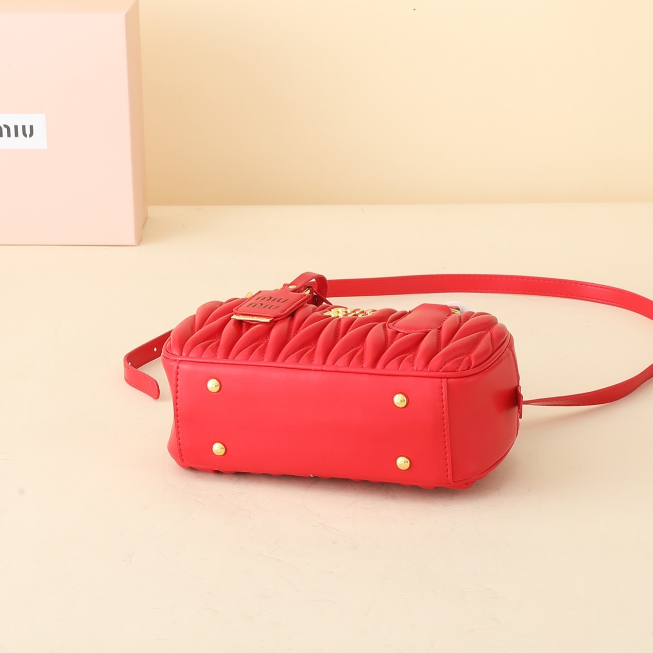 ミュウミュウ アルカディ マテラッセレザー レギュラー/ラージバッグ「Arcadie Bag」