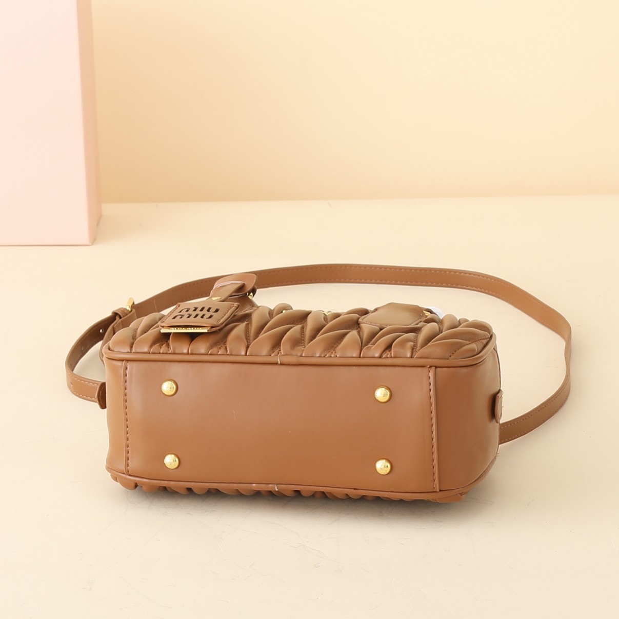 ミュウミュウ アルカディ マテラッセレザー レギュラー/ラージバッグ「Arcadie Bag」