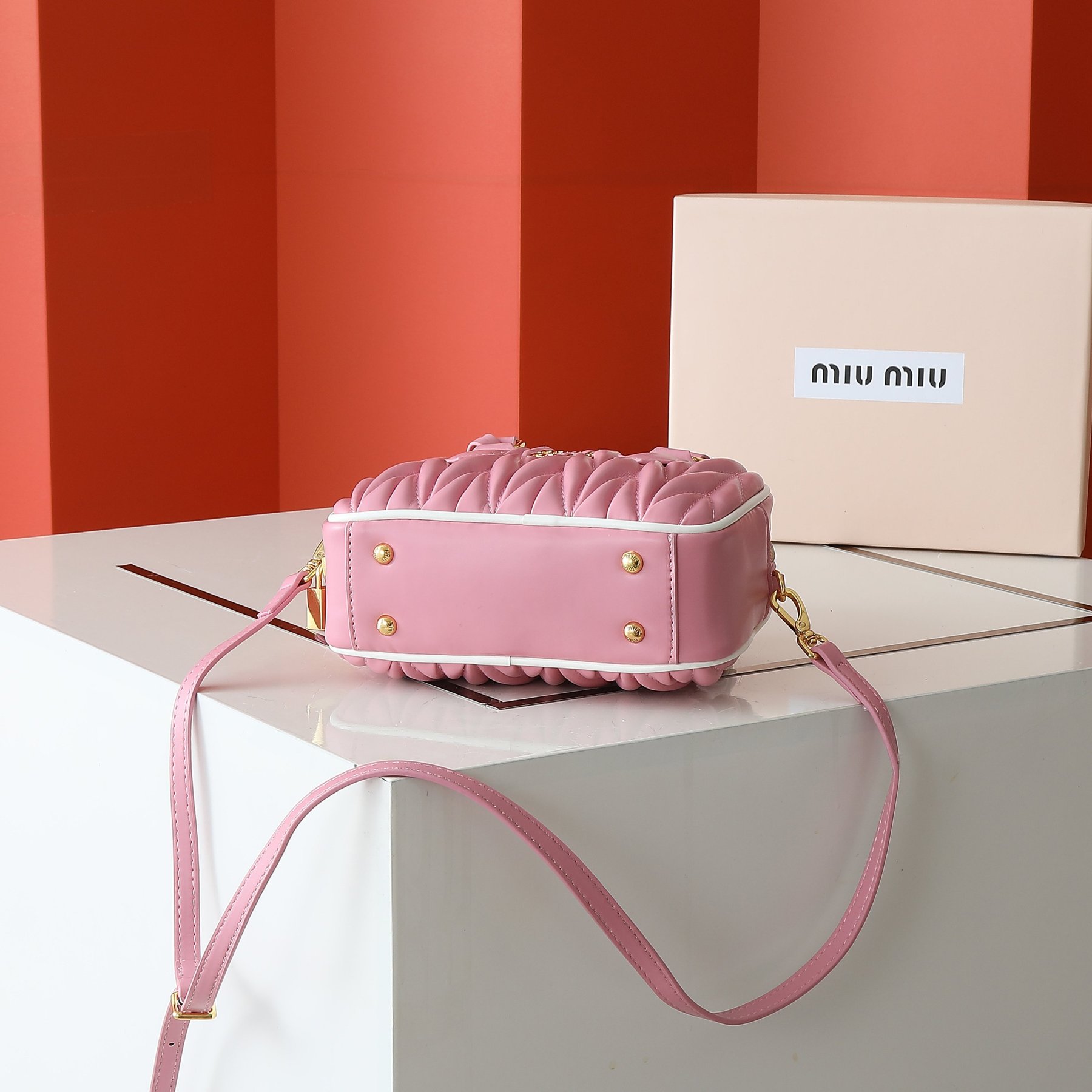 ミュウミュウ アルカディ マテラッセレザー スモールバッグ「Arcadie Bag」