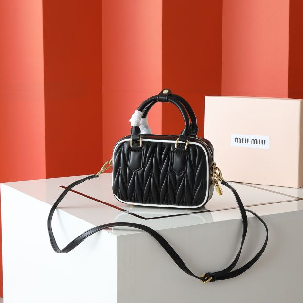 ミュウミュウ アルカディ マテラッセレザー スモールバッグ「Arcadie Bag」