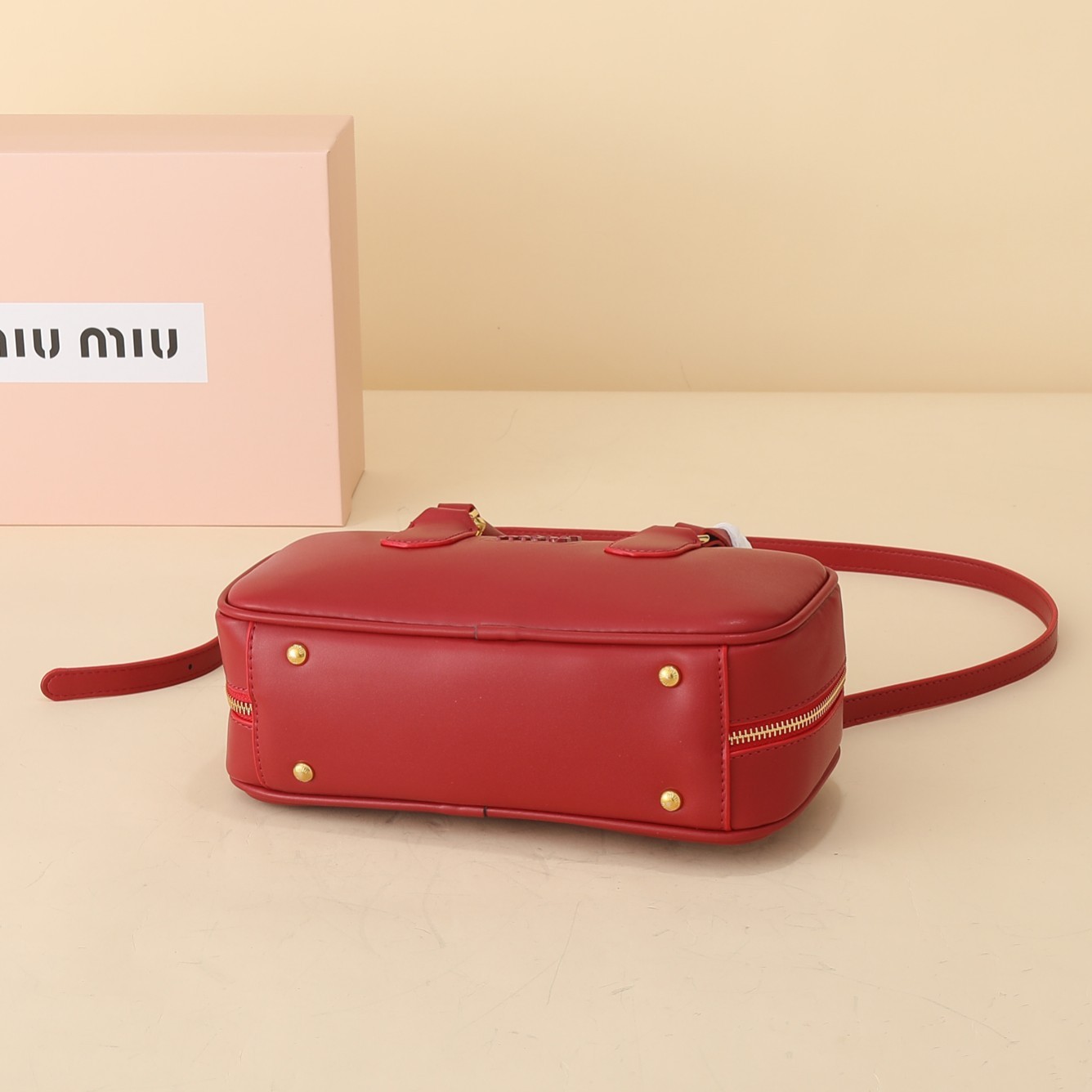 ミュウミュウ アルカディ レザー ラージバッグ「Arcadie Bag」