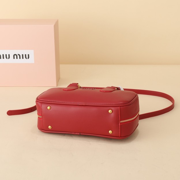 ミュウミュウ アルカディ レザー ラージバッグ「Arcadie Bag」