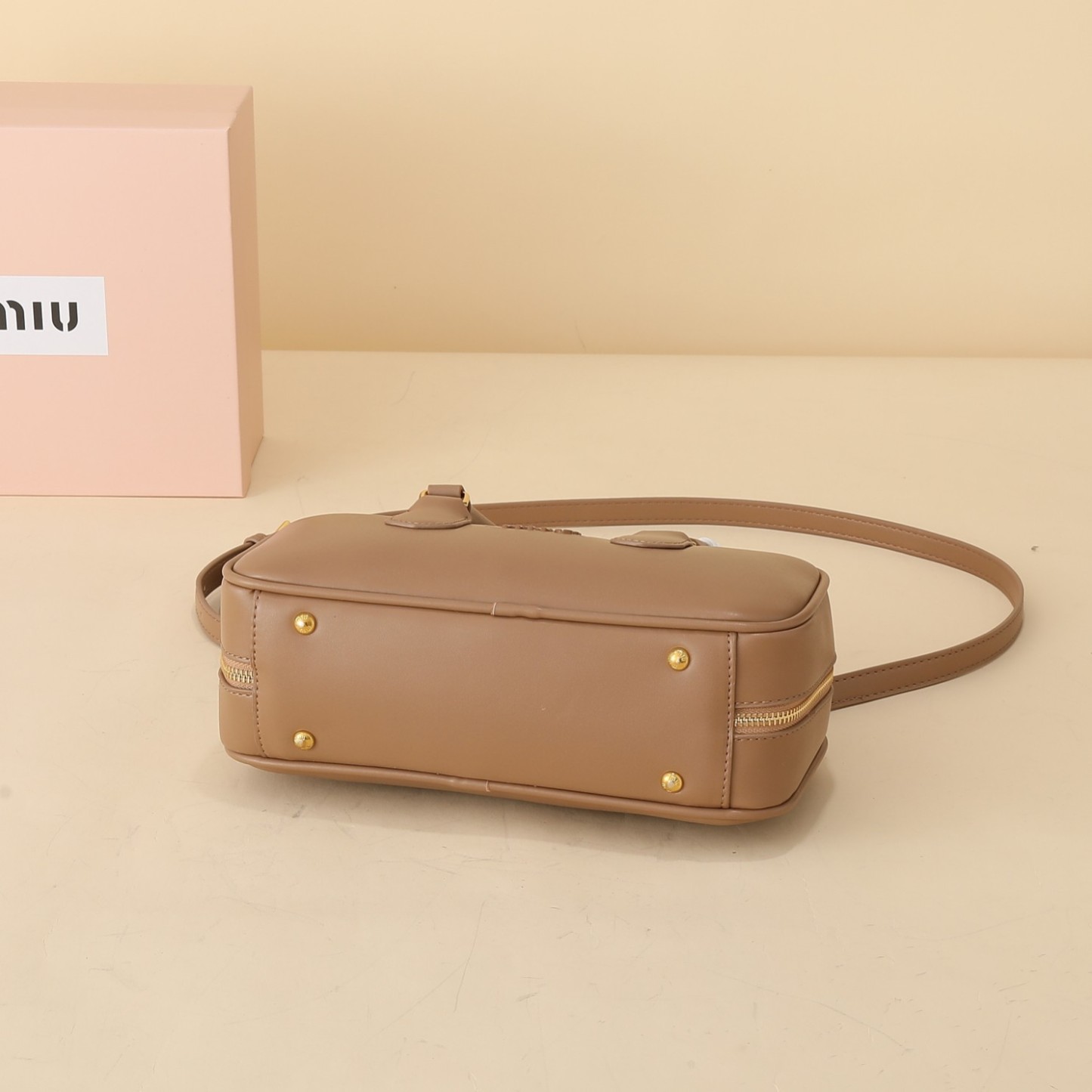 ミュウミュウ アルカディ レザー ラージバッグ「Arcadie Bag」
