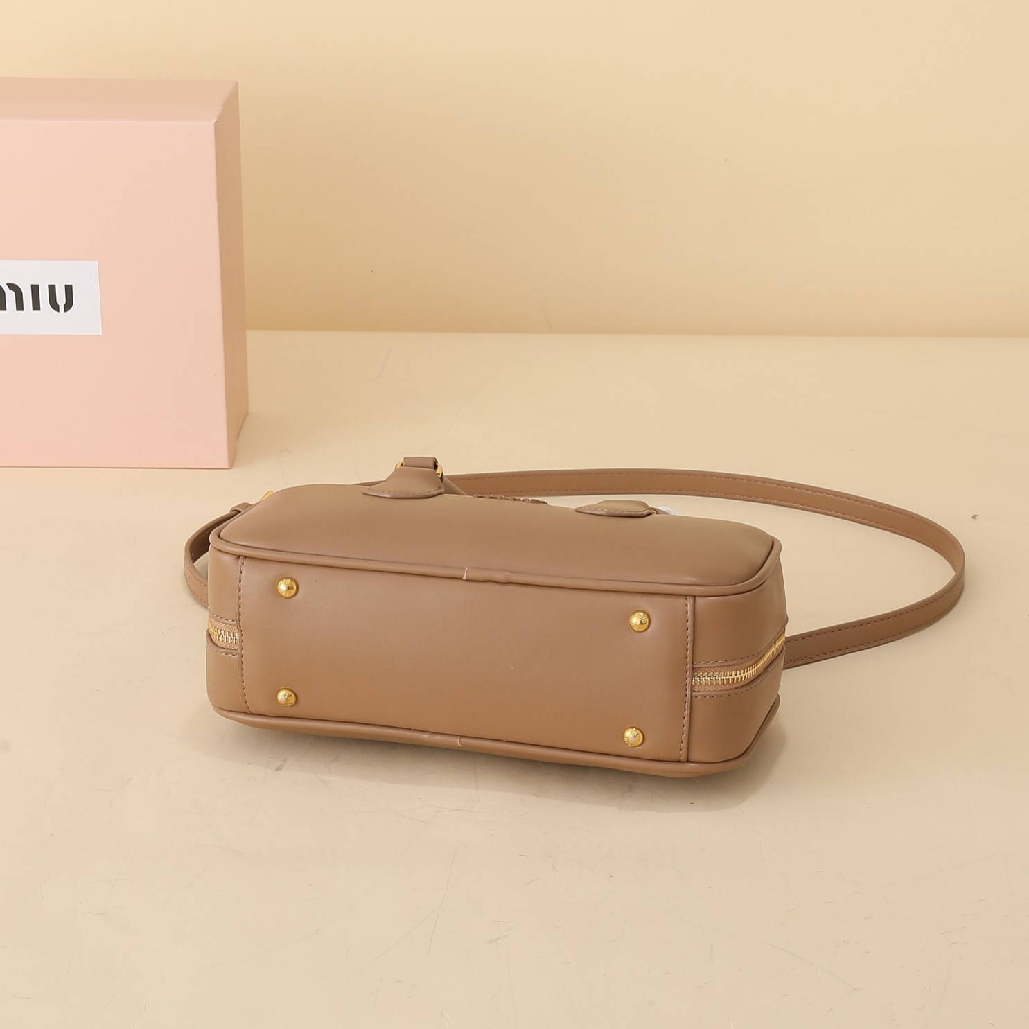 ミュウミュウ アルカディ レザー ラージバッグ「Arcadie Bag」