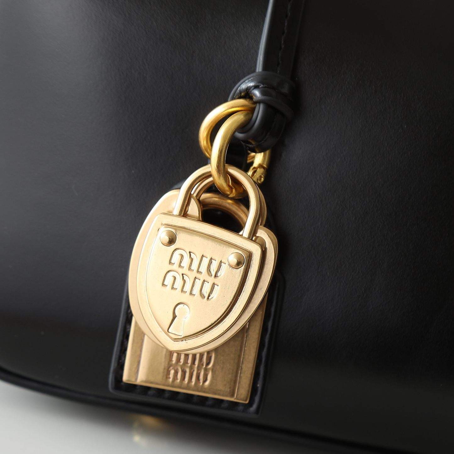 ミュウミュウ ボー レザー スモールバッグ「Beau Bag」