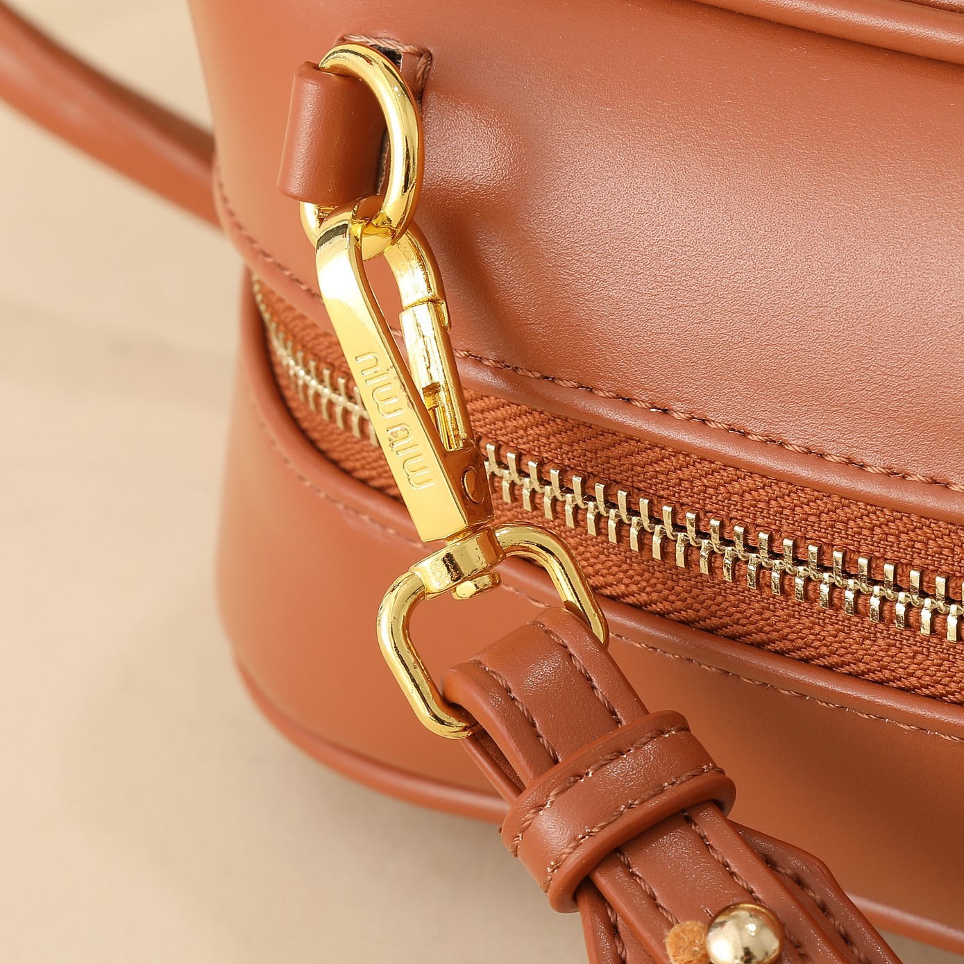 ミュウミュウ ボー レザー ラージバッグ「Beau Bag」