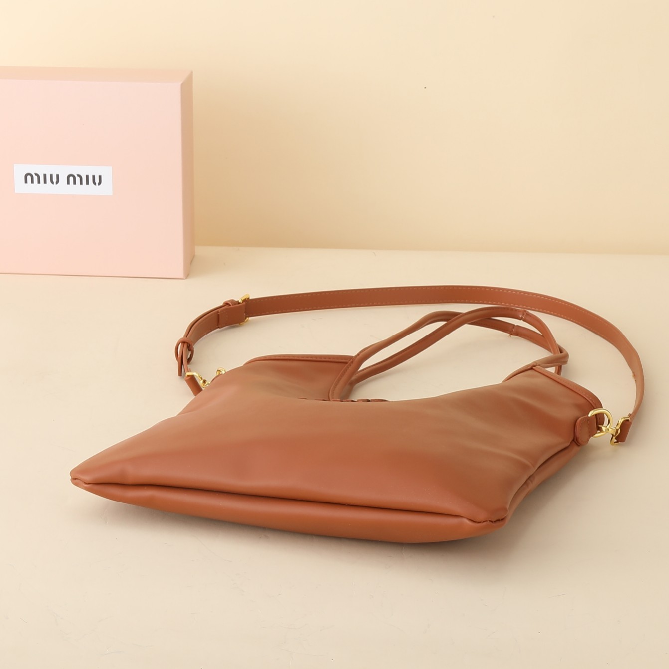 ミュウミュウ アイビー レザー レギュラーバッグ「Ivy Bag」