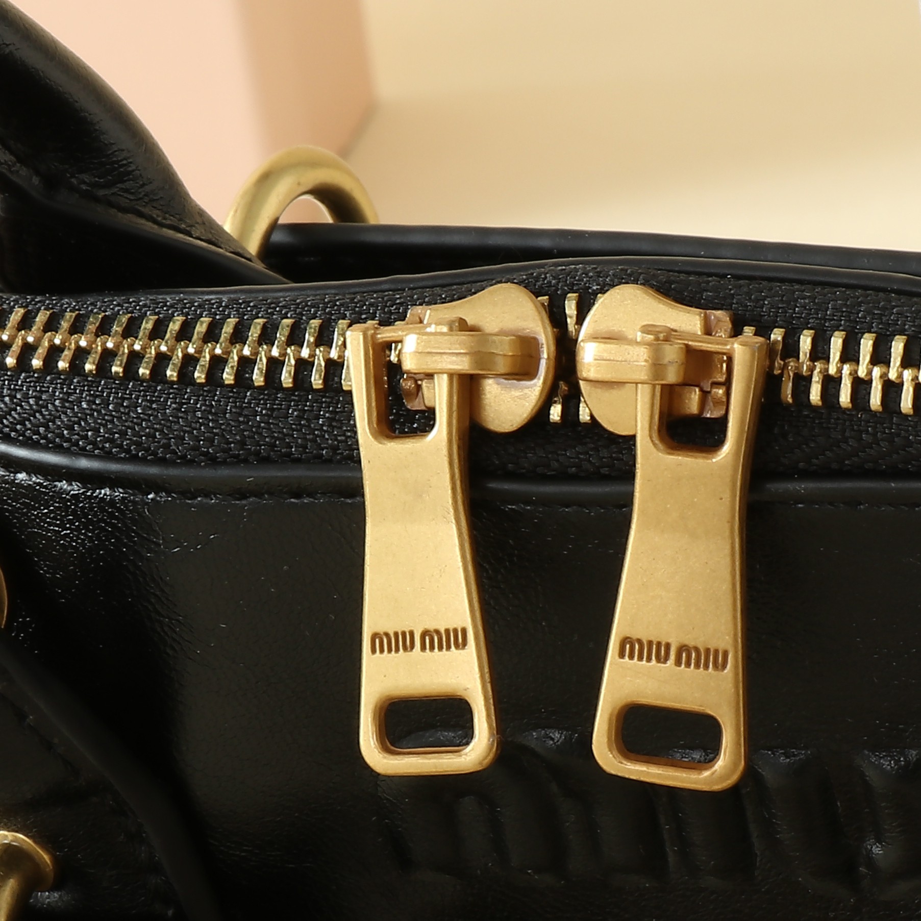 ミュウミュウ アバンチュール ナッパレザー スモール トップハンドルバッグ「Aventure Bag」