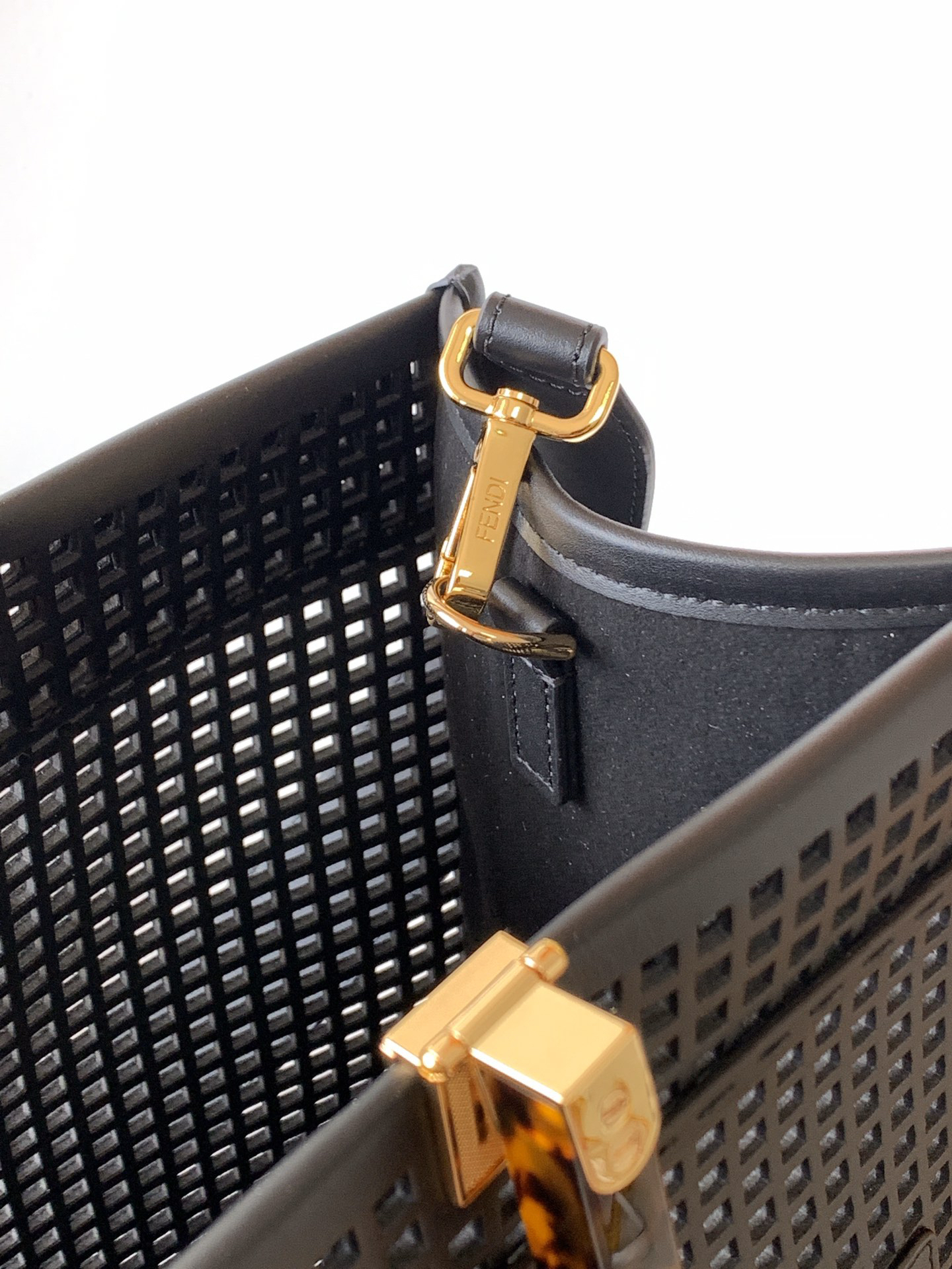 フェンディ「Fendi」Sunshine Shoer パンチングレザー トートバッグ