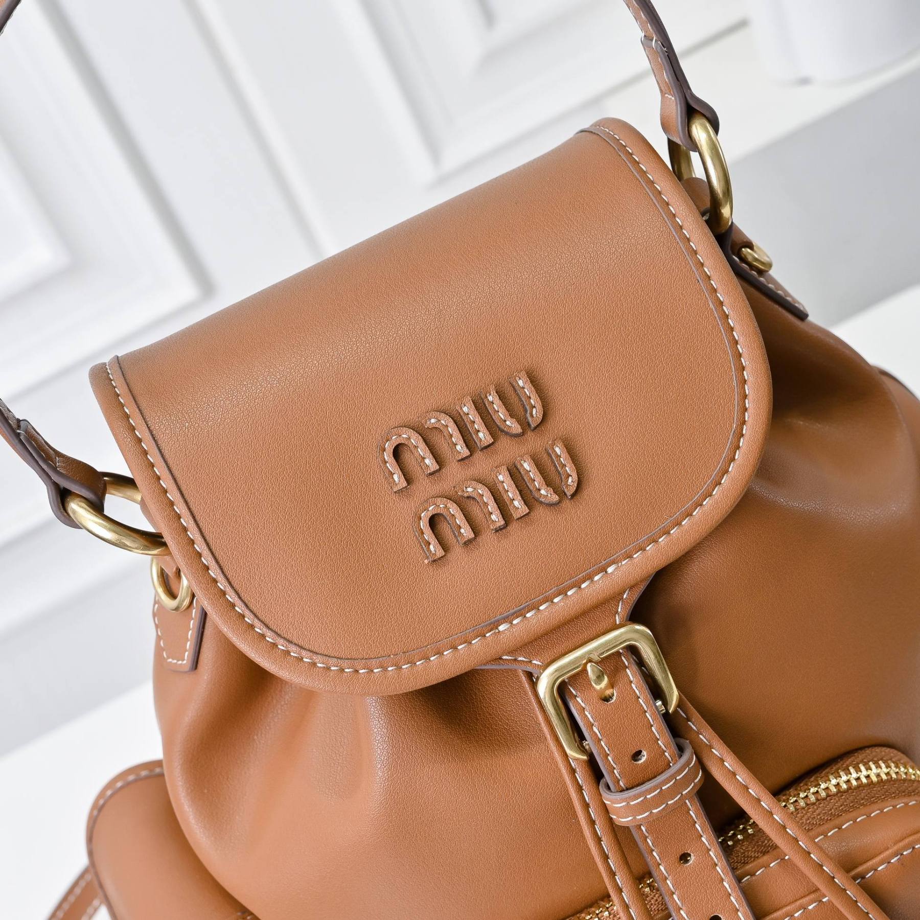 ミュウミュウ アルカディ レザー ミディアムバックパック「Arcadie Bag」