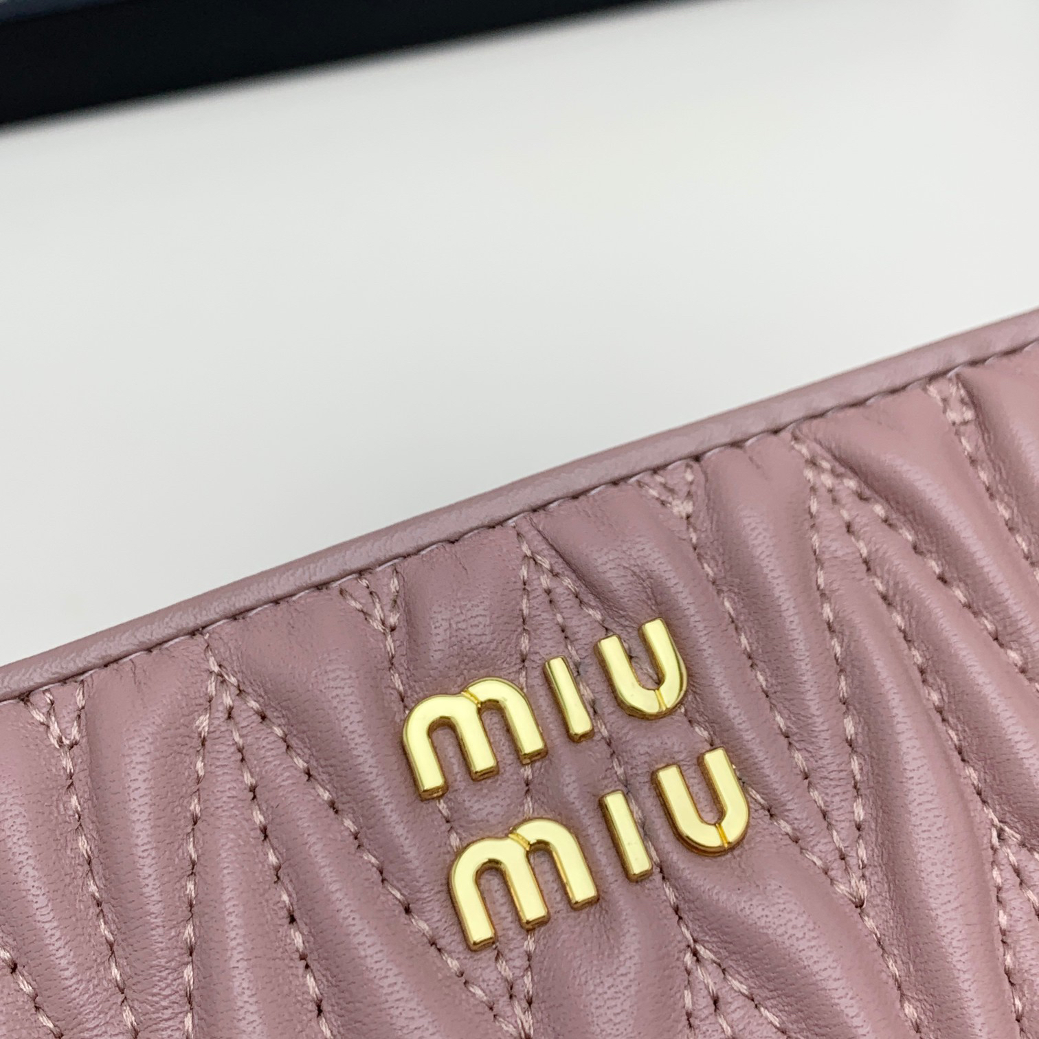 ミュウミュウ ラージ マトラッセ ナッパレザー ウォレット「Matelassé Wallet」