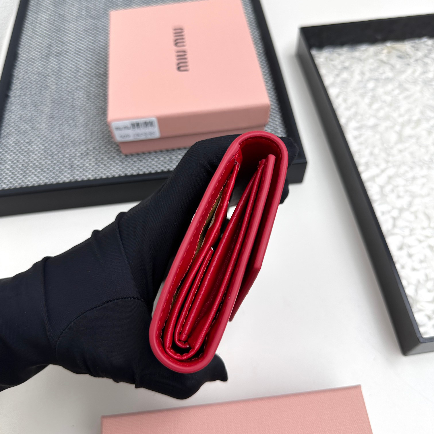 ミュウミュウ アルカディ コンパクト フラップ ウォレット「Arcadie Wallet」