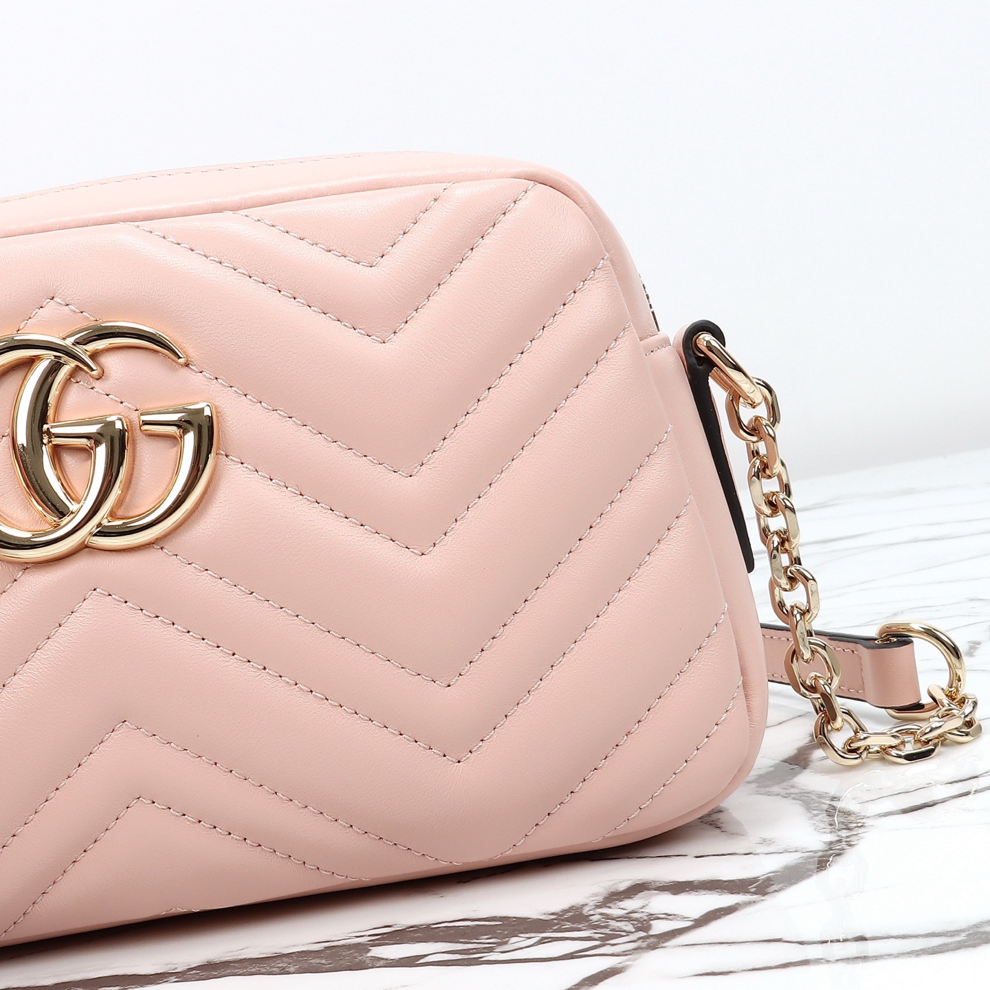 グッチ〔GGマーモント〕スモール カメラバッグ「GG Marmont Bag」