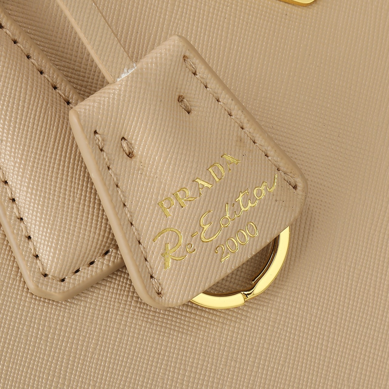 プラダ ガレリア ミディアム ソフトグレインレザー バッグ 「Galleria Bag」