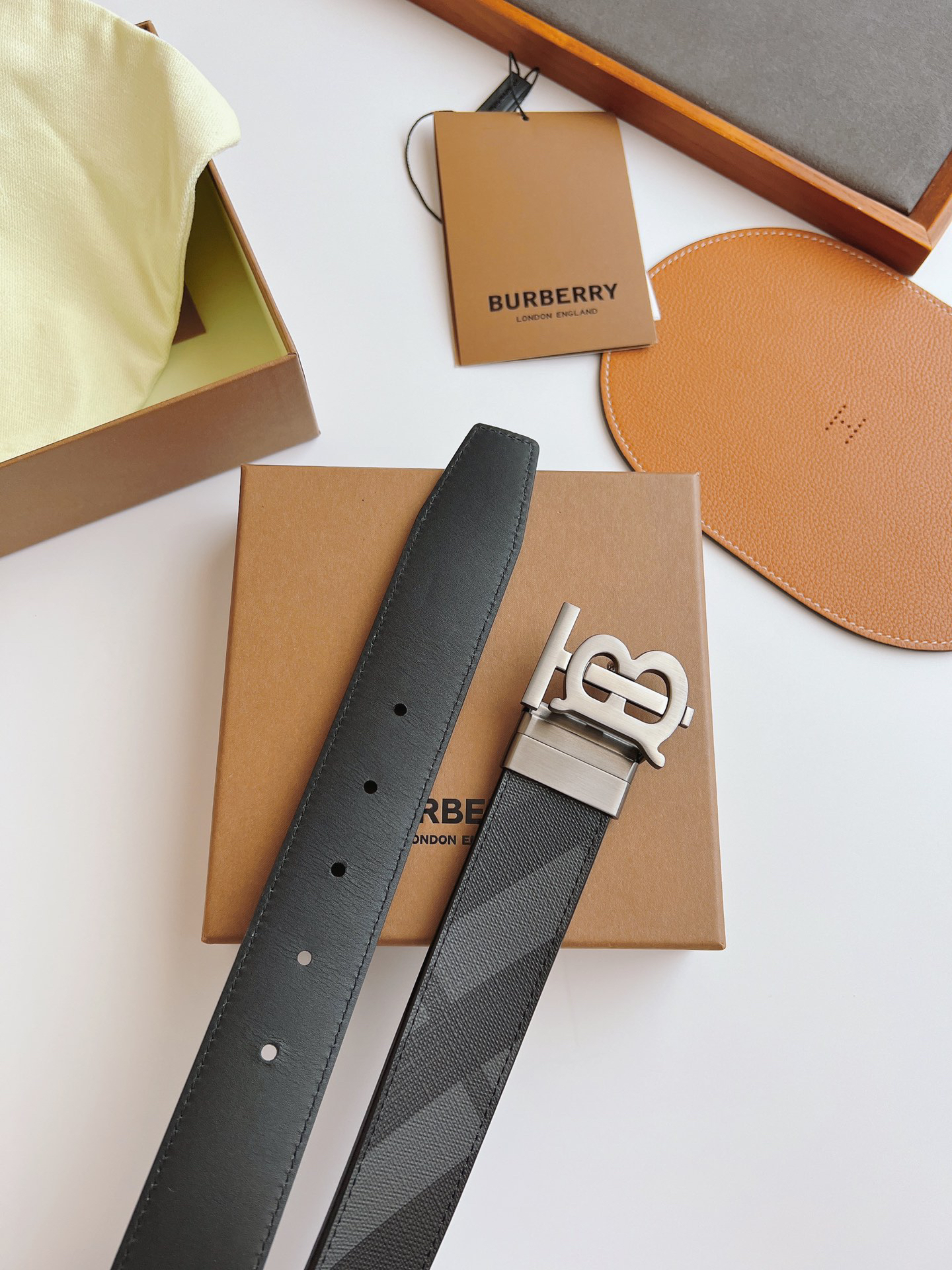 バーバリー「Burberry」フック TBベルト 2色