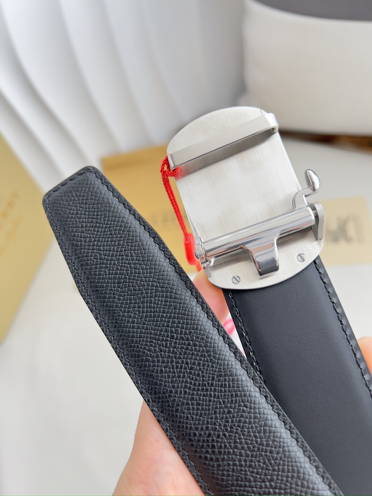 バーバリー「Burberry」オートロックベルト 2色