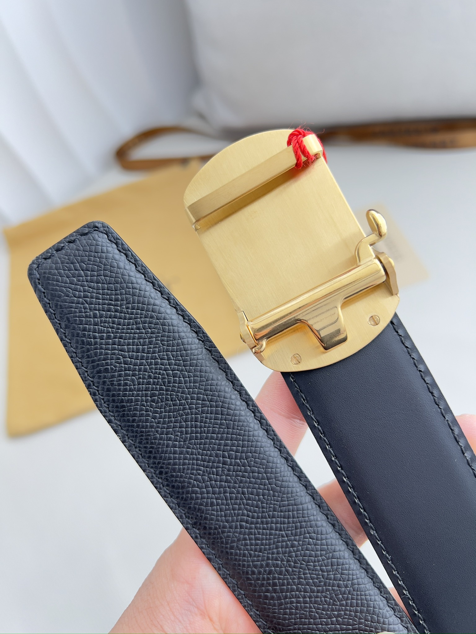 バーバリー「Burberry」オートロックベルト 2色