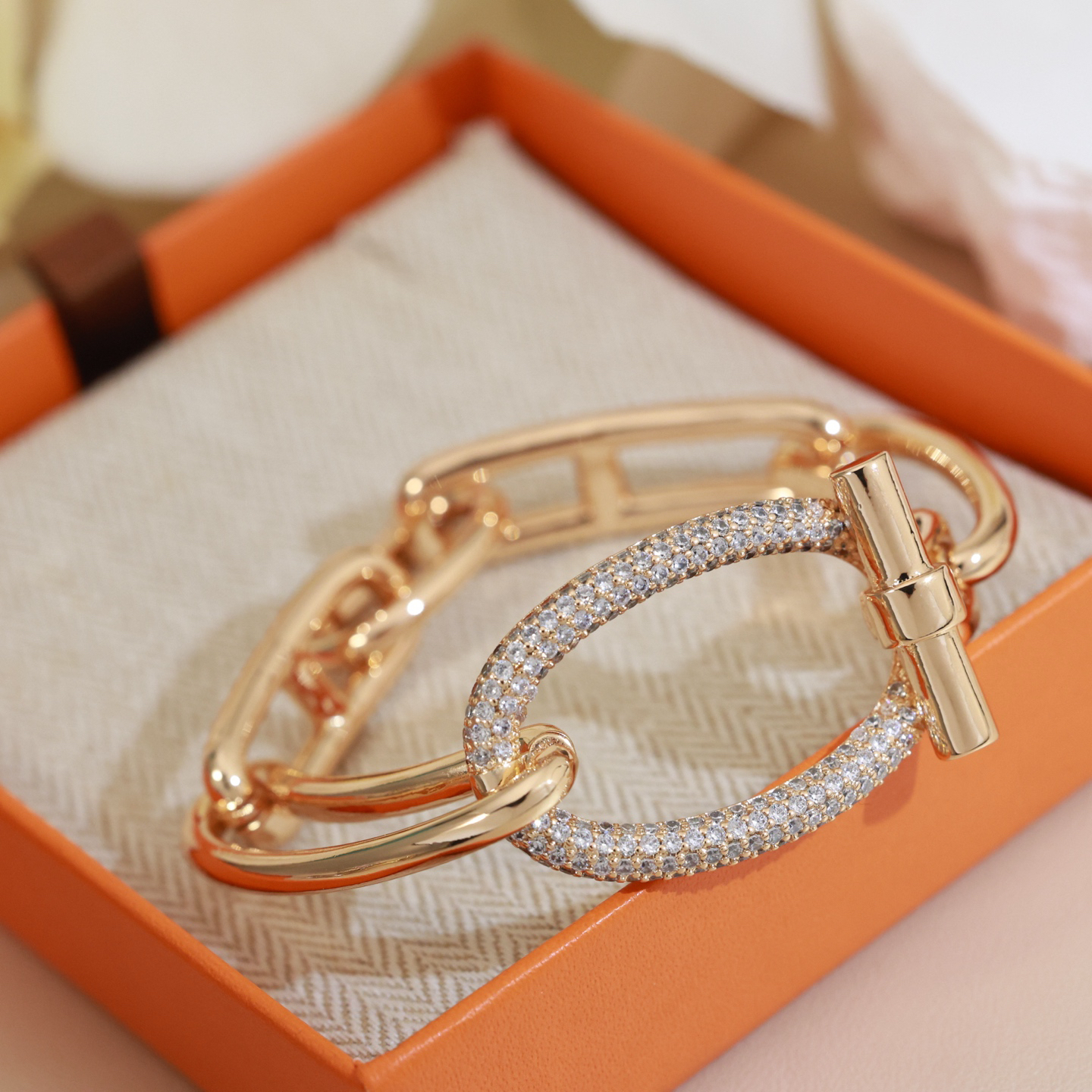 エルメス ブランドの象徴的なブレスレット