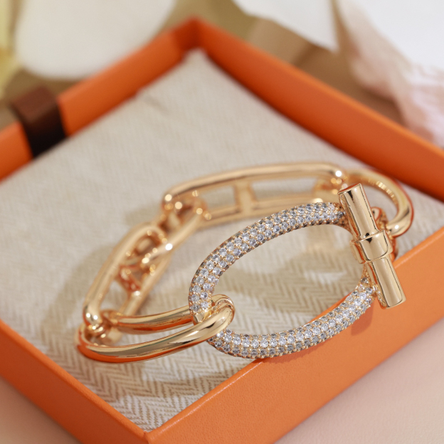 エルメス ブランドの象徴的なブレスレット