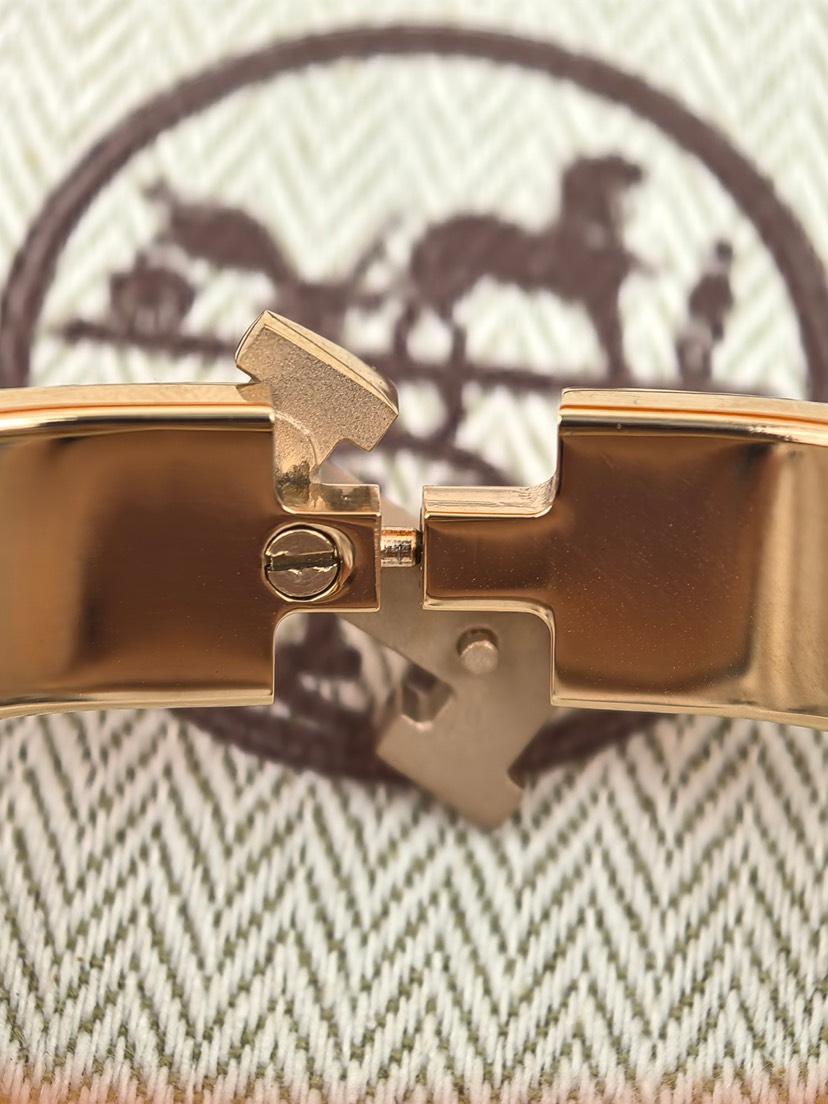 エルメス ブランドの象徴的なブレスレット