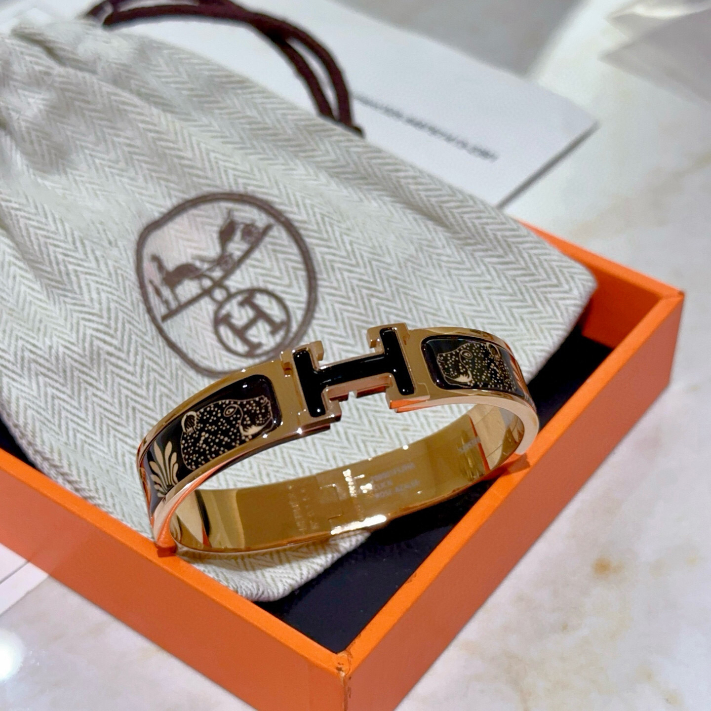 エルメス ブランドの象徴的なブレスレット