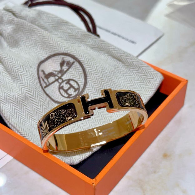 エルメス ブランドの象徴的なブレスレット