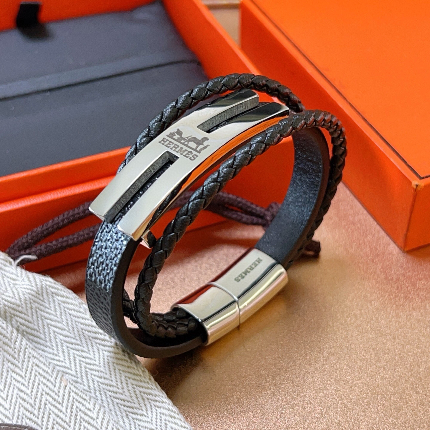 エルメス ブランドの象徴的なブレスレット