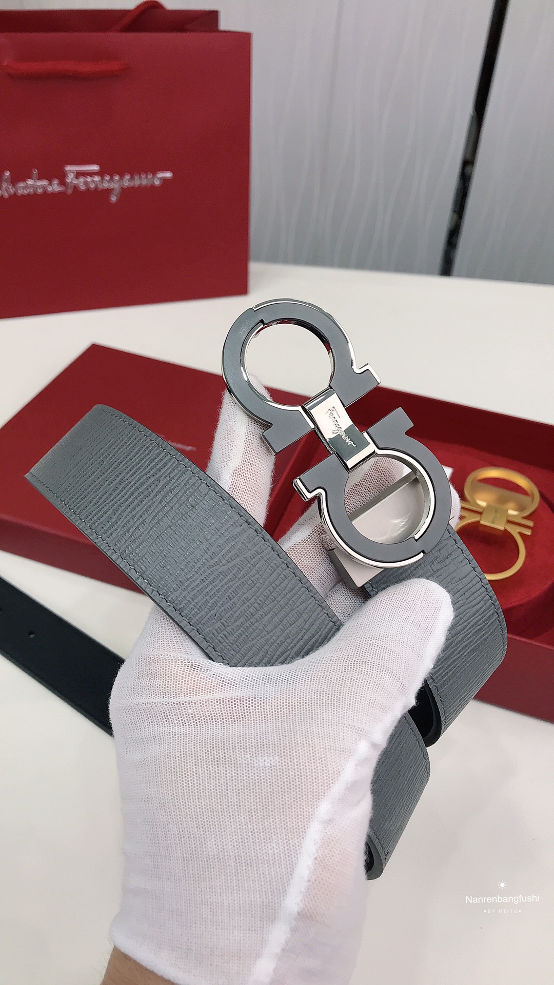 フェラガモ「Ferragamo」リバーシブルベルト「デュアルバックル」