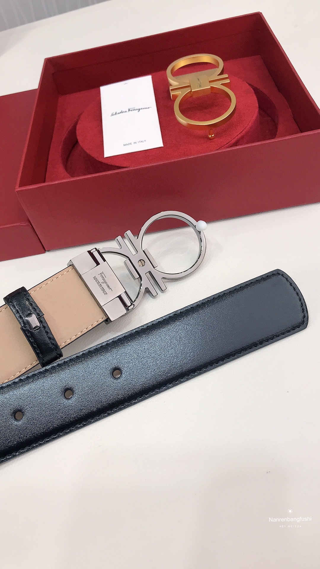 フェラガモ「Ferragamo」リバーシブルベルト「デュアルバックル」