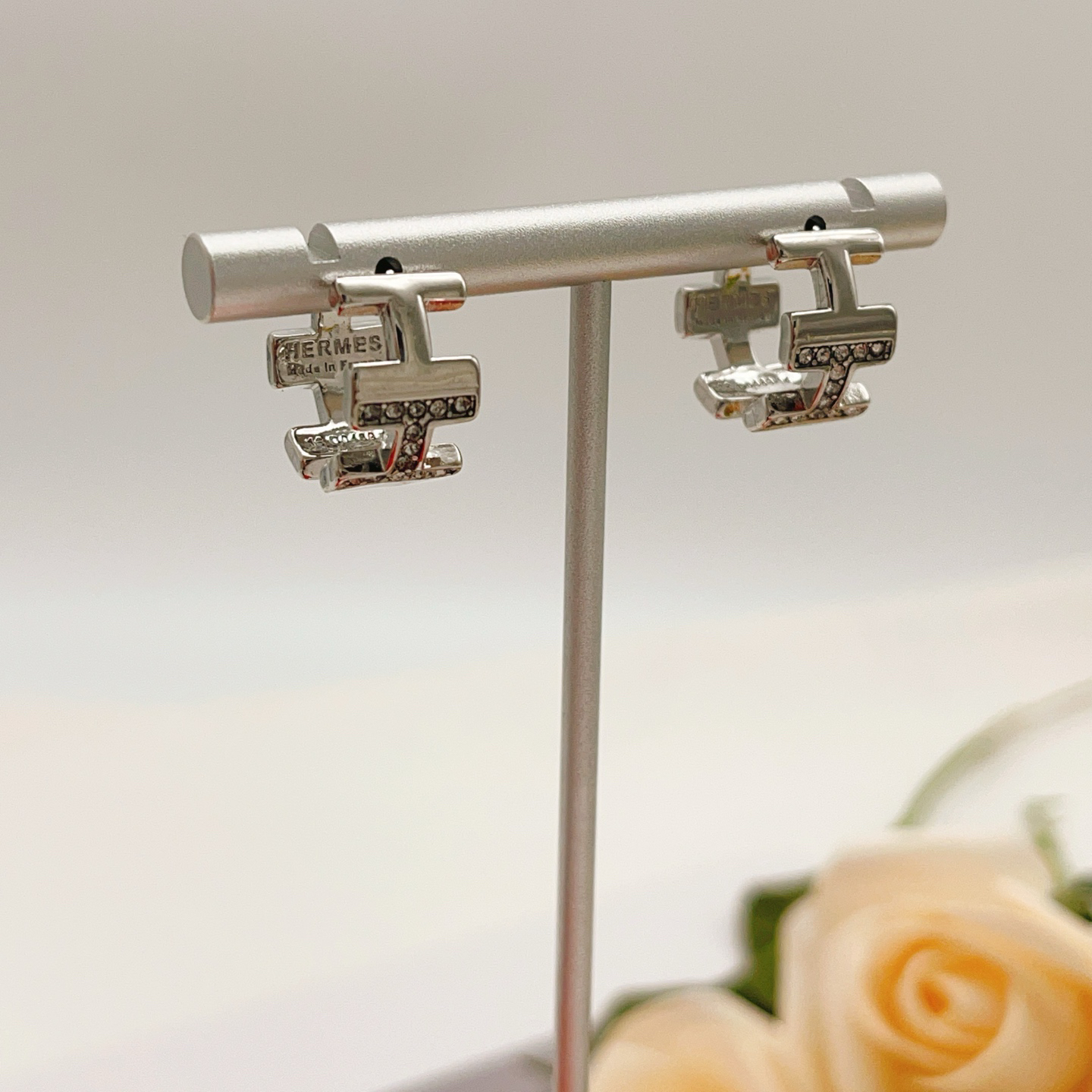 エルメス イヤリング、卓越した職人技の輝き