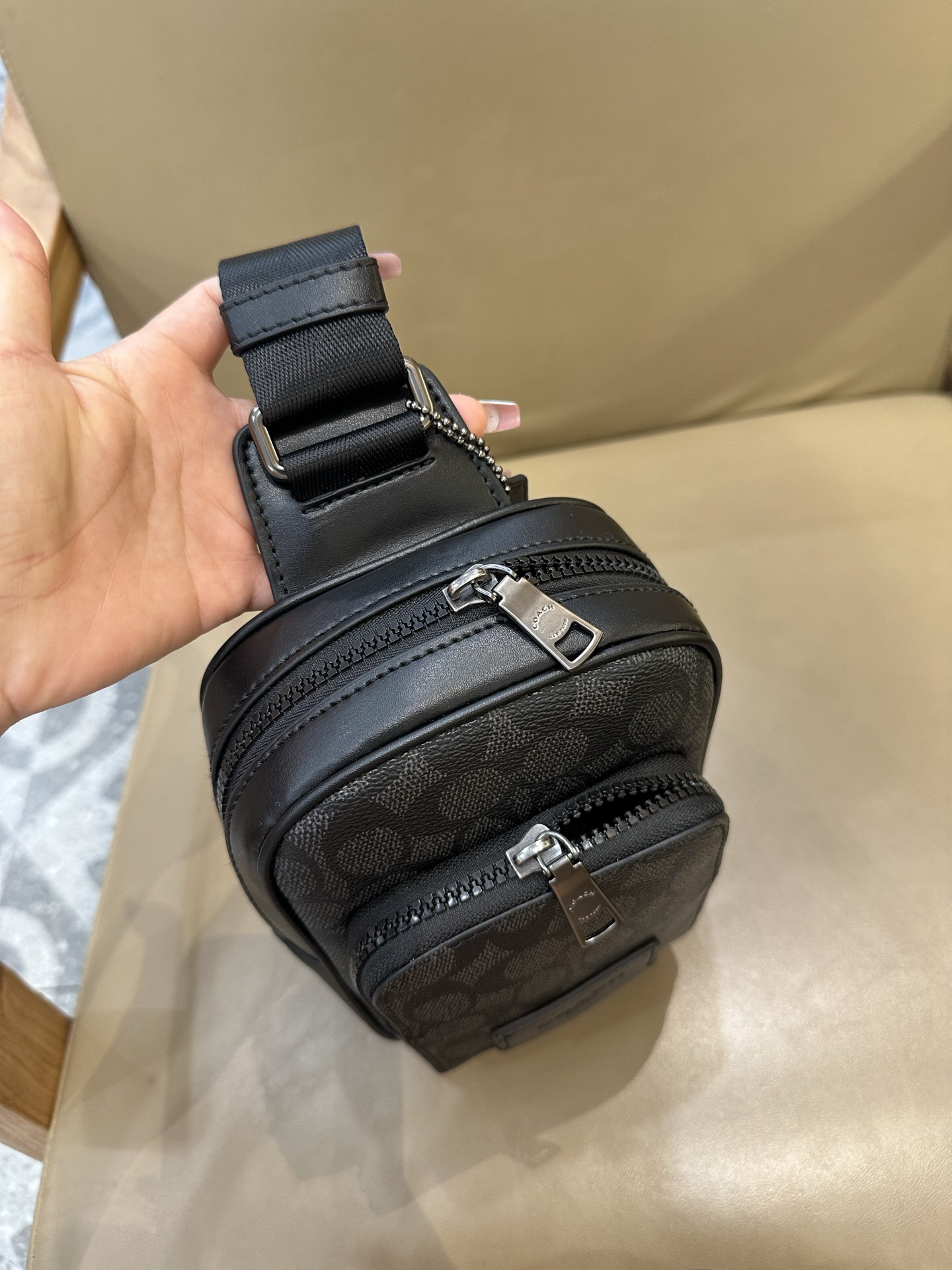 コーチ「Coach」 WEST メンズクロスボディバッグ