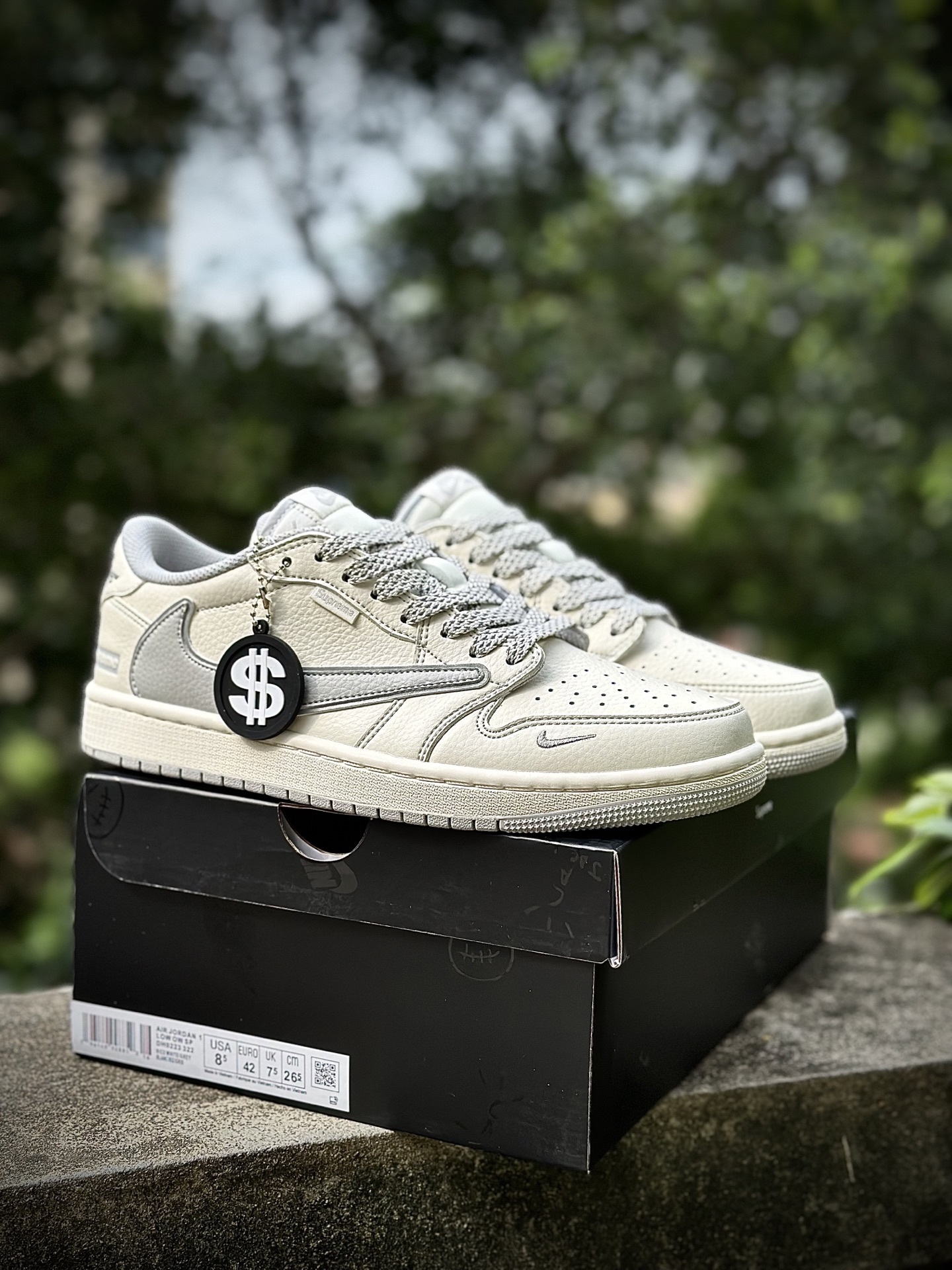 「コラボモデル」Travis Scott x Jordan 1 Low supreme スニーカー