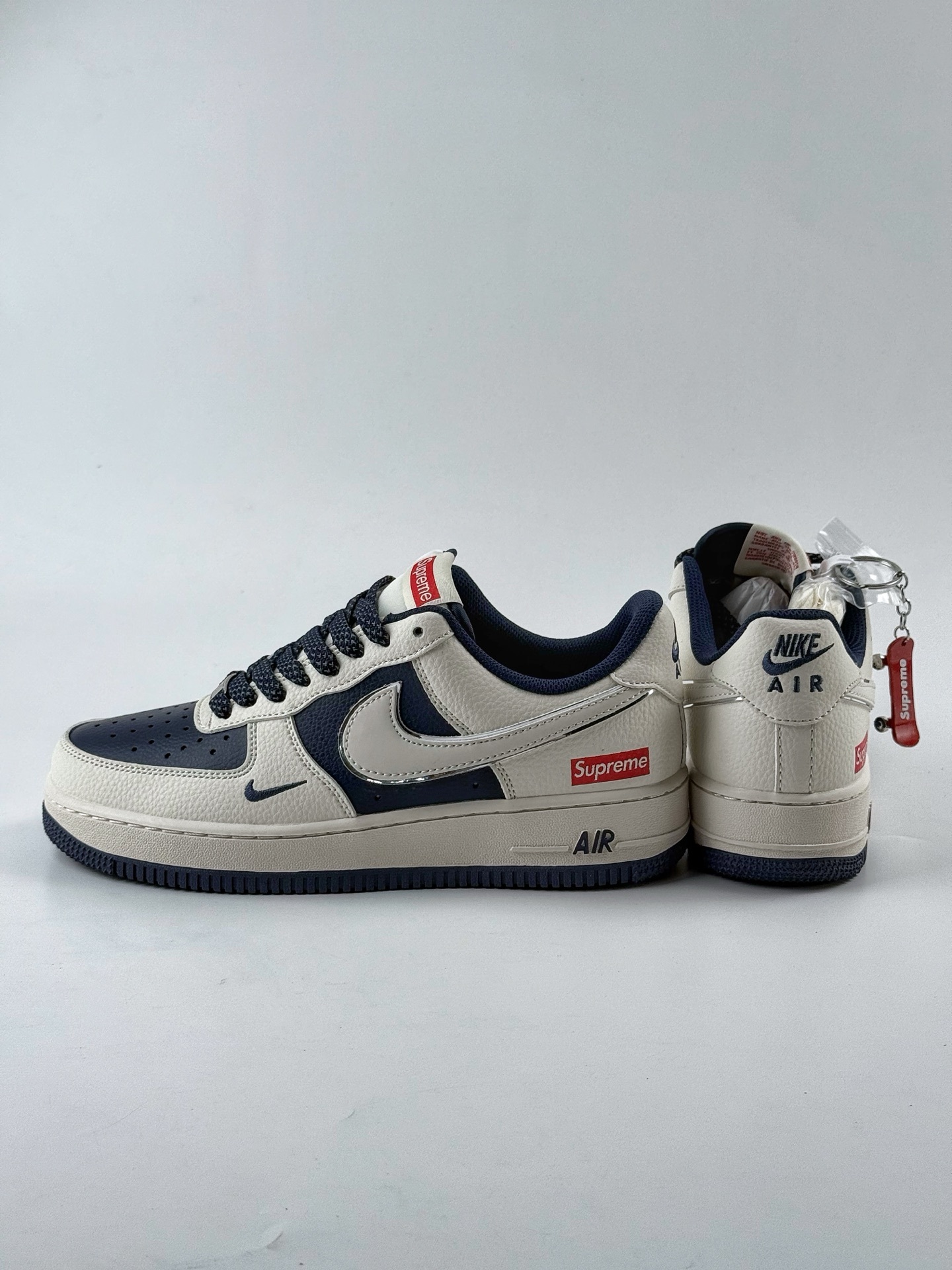 「コラボモデル」Supreme × Nike Air Force 1 Low スニーカー