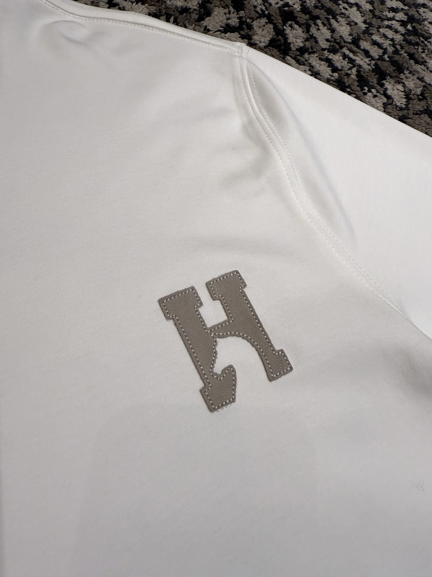 エルメス「Hermès」 クルーネックTシャツ 軽やかな着心地 春夏新作