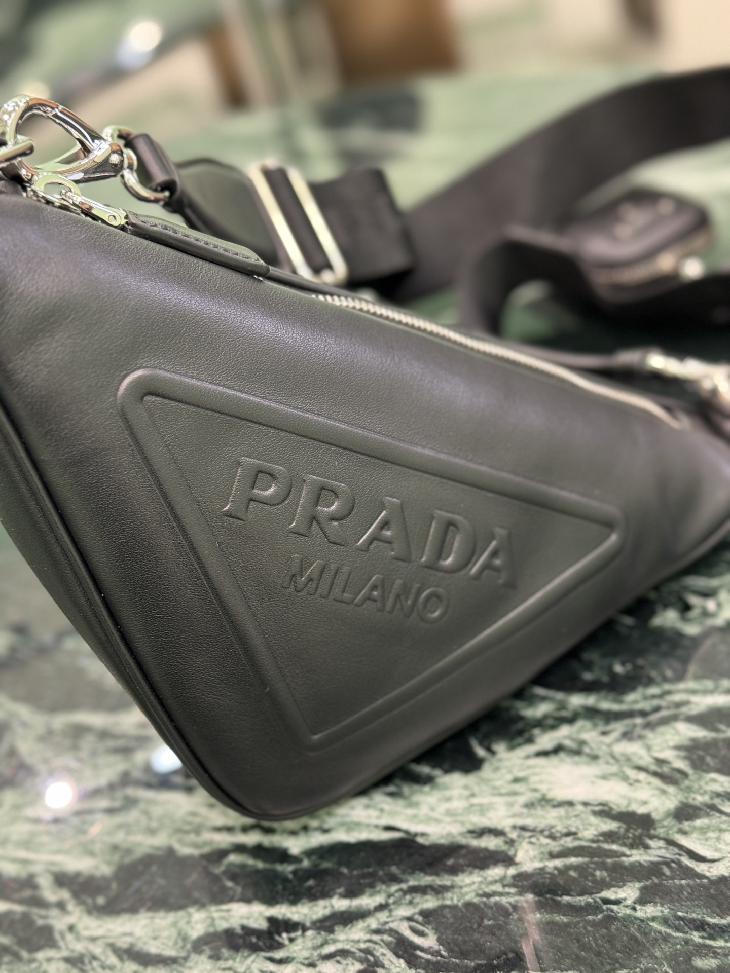 プラダ「Prada」トライアングルバッグ 1BH190 レザーバッグ