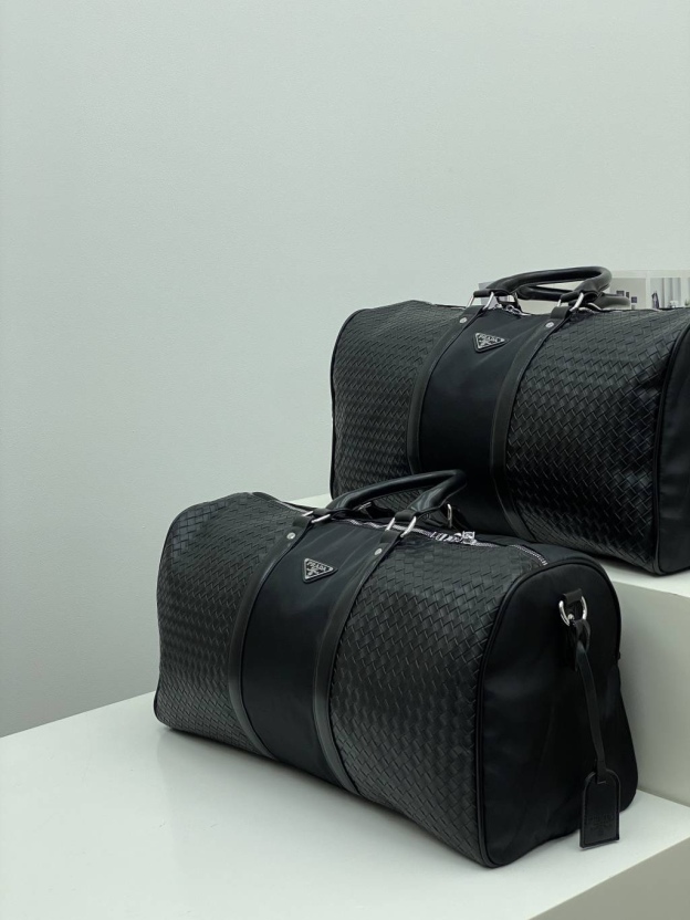 プラダ「Prada」トライアングルトラベルバッグ ショルダートート