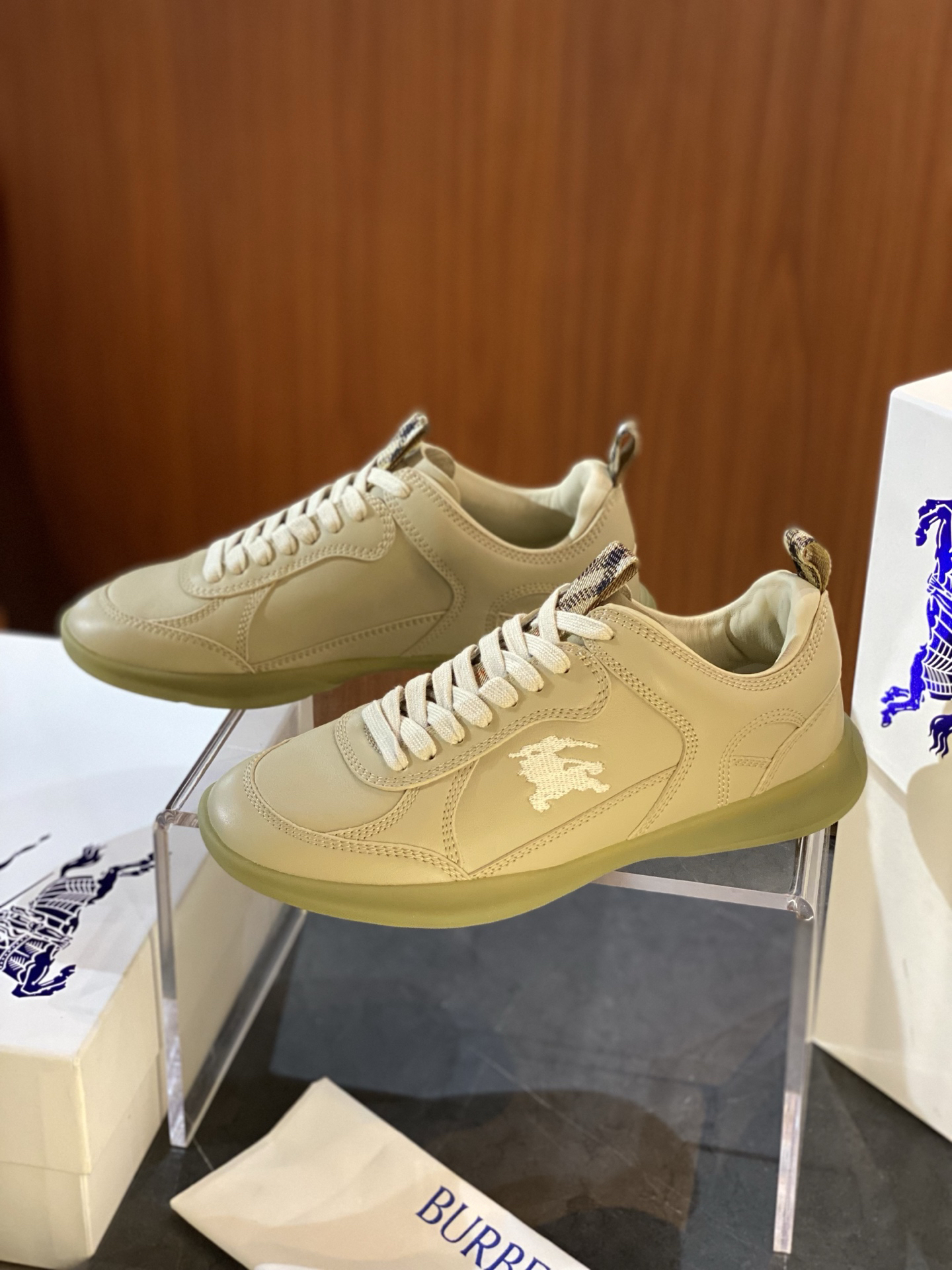 バーバリー「Burberry」 SU25 MATRIX スニーカー