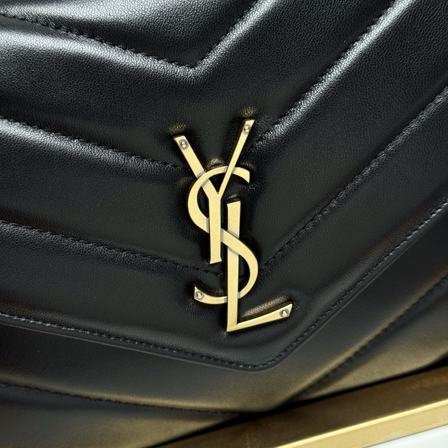 サンローラン「Saint Laurent」ルル ブラックレザー ミディアムバッグ