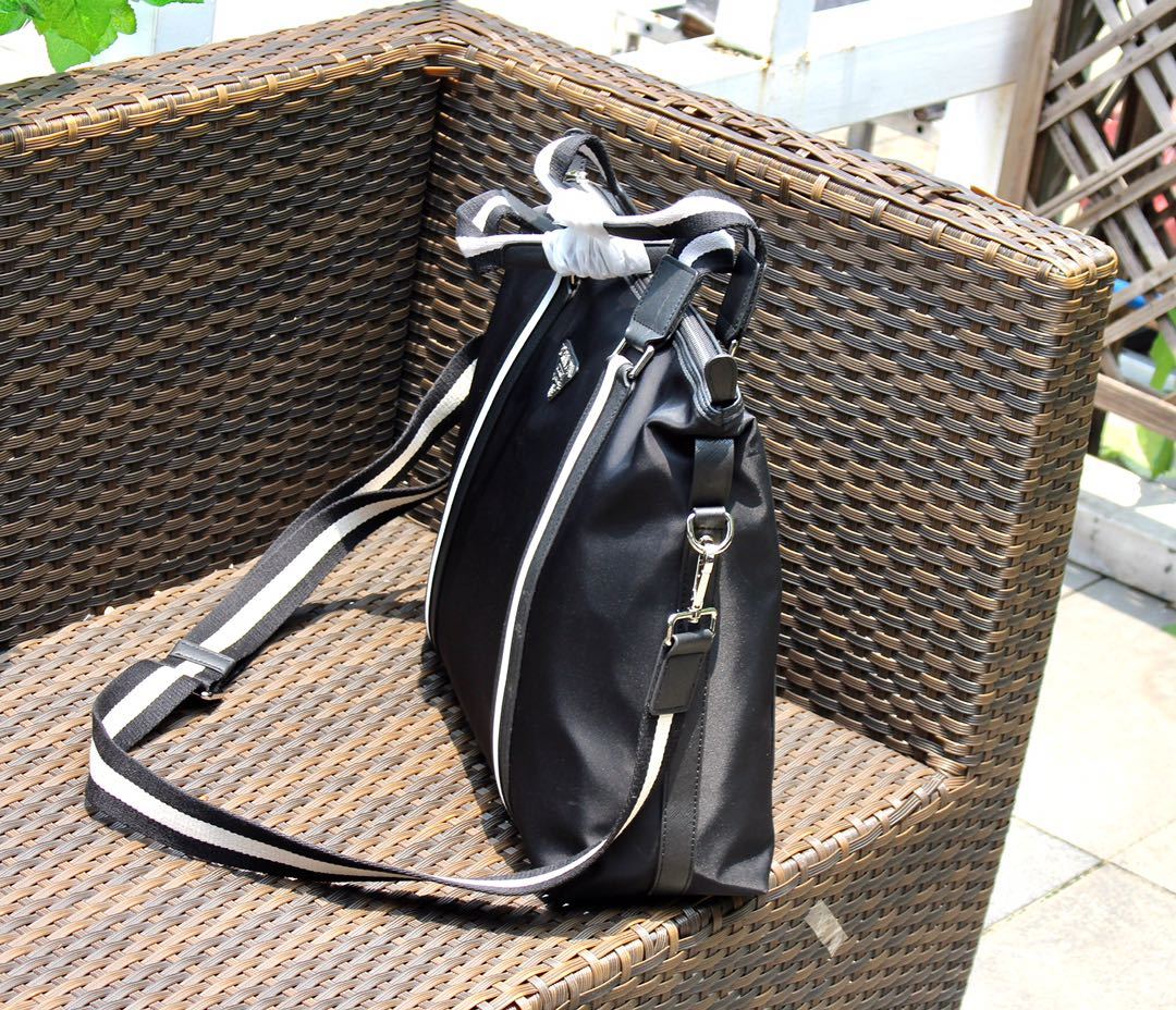 プラダ「Prada」 トラベルトートバッグ