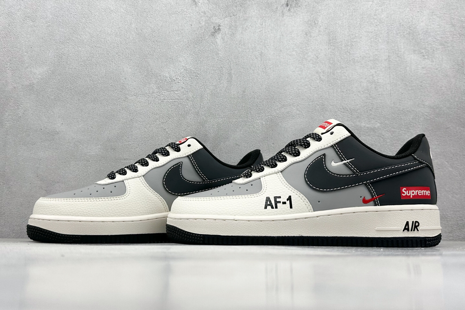 「コラボモデル」Supreme × Nike Air Force 1 Low スニーカー