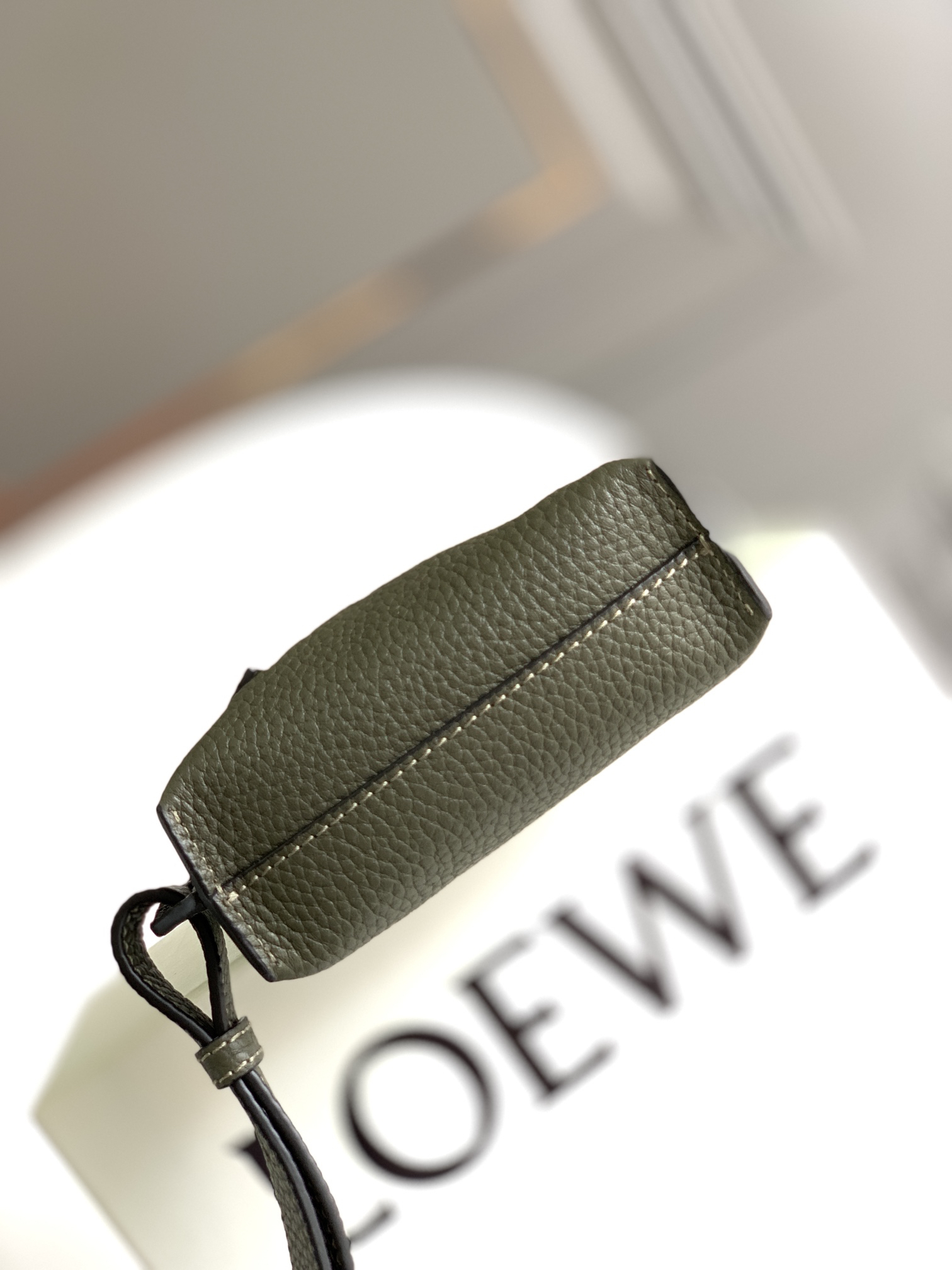 ロエベ「Loewe」ショルダーバッグ｜伝統と革新が出会うプレミアムレザー