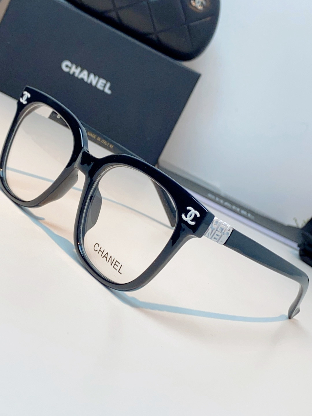 【新作到着】Chanel ハイセンスデザインサングラス「遮光レンズ搭載」