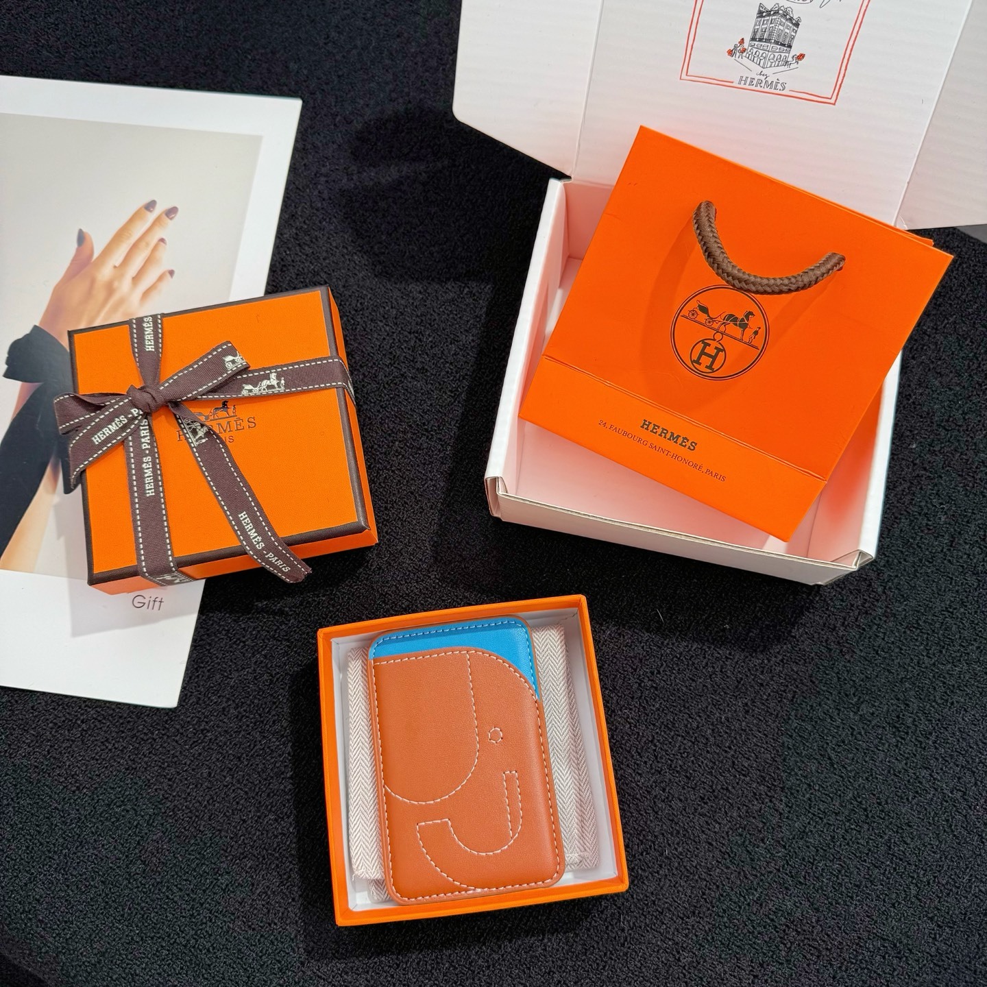 【限定新入荷】エルメス Cheval MagSafe 本革カードケース「12 シリーズ以降全 iPhone 対応」